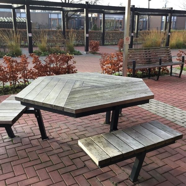 93514 zitbanken picknicksets stoelen fietsaanleunbeugels